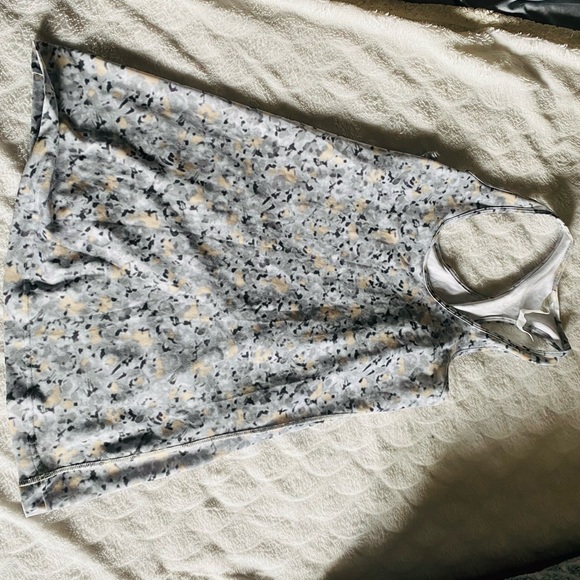 Lululemon Tank - Picture 1 of 4